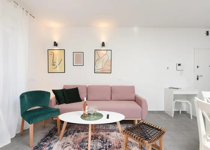 Novi Apartman Franka * 扎达尔