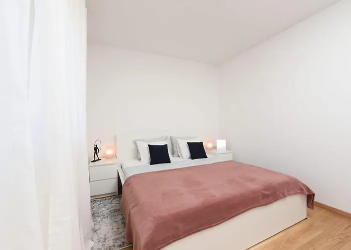 Novi Apartman Franka 扎达尔