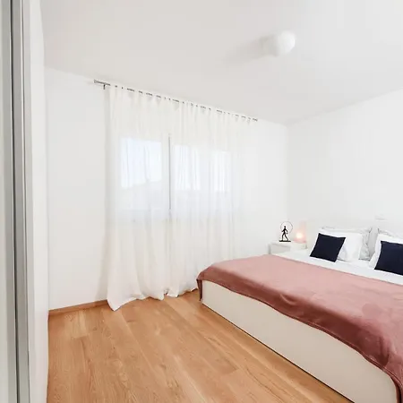 Novi Apartman Franka Apartment *