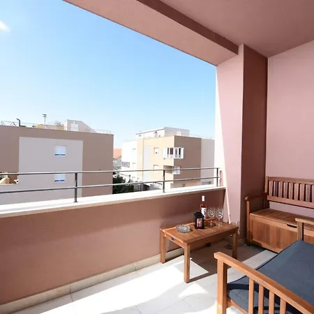Novi Apartman Franka Apartment *