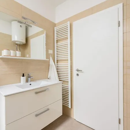 Novi Apartman Franka Apartment *